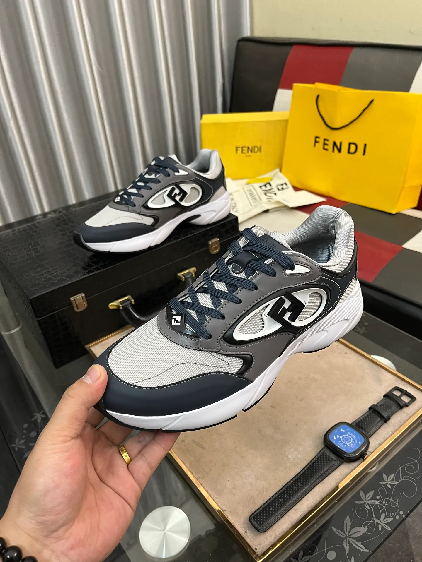 Men's Men's Shoes 💰760⌚️⌚️(Higher version) [Fendi] Fendi's latest casual shoes for men! Available at counters simultaneously! A one-to-one replica of the original. Made entirely of imported top-grain calfskin, the interior is made of top-grain water-dyed cowhide, and the original factory-supplied rubber outsole. Leading new fashion concepts. Matching code: 38-44. 45 can be customized and non-returnable! 3️⃣colors available